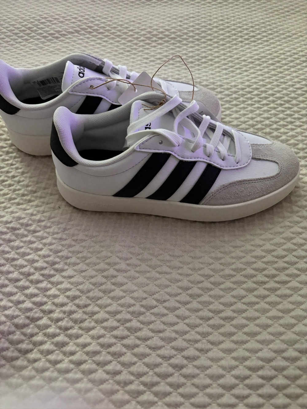 Adidas Berreda Classic White and Black Size 6 NWT